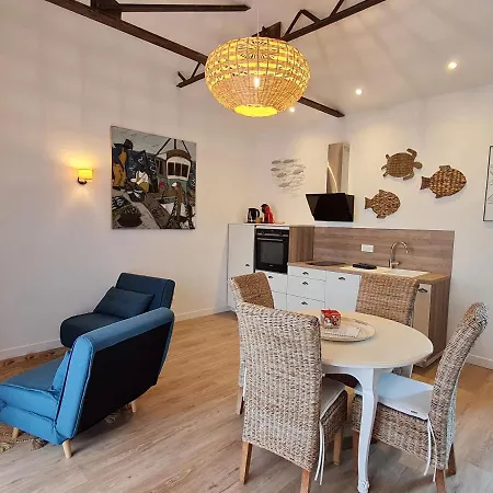 Gite Cosy Dans Une Demeure De Charme - Romane Thuir Exterior photo